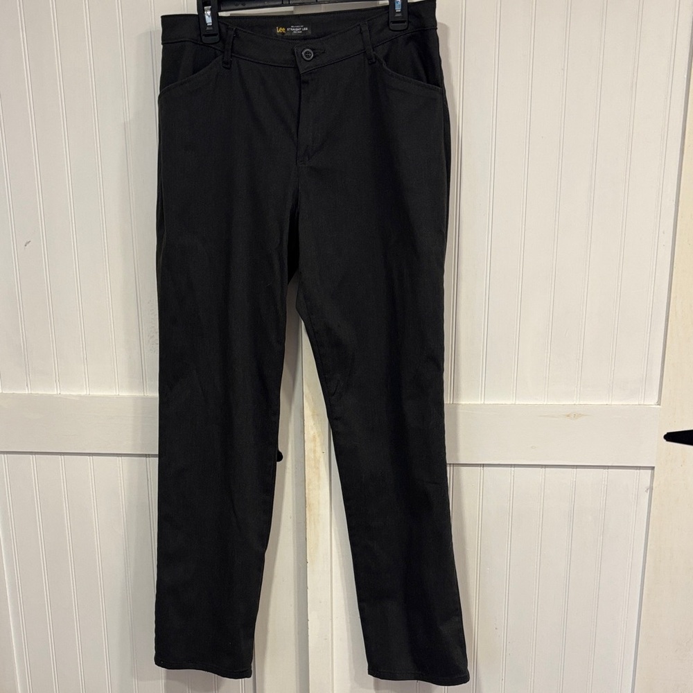Lee Relaxed fit, dressy, Black Straight-Leg pants, wash & wear size 10.